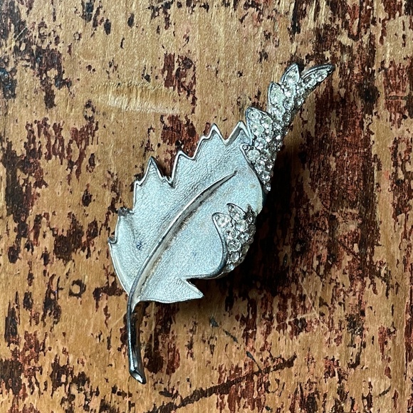 Vintage Jewelry - vintage pin